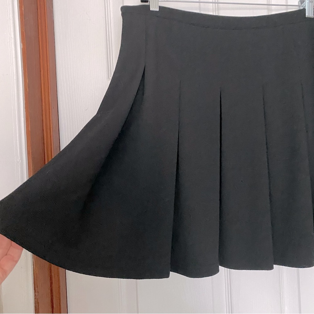 High waisted pleated skirt
